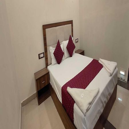 Hotel Blue Sky Residency Мумбаи Экстерьер фото