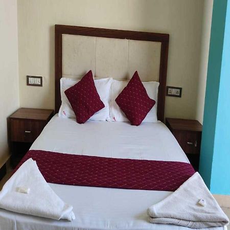 Hotel Blue Sky Residency Мумбаи Экстерьер фото