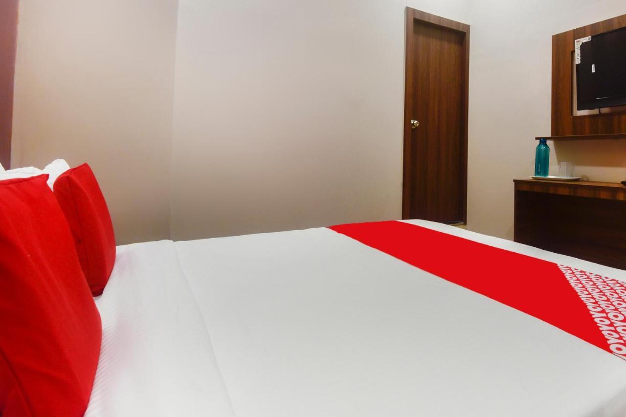 Hotel Blue Sky Residency Мумбаи Экстерьер фото