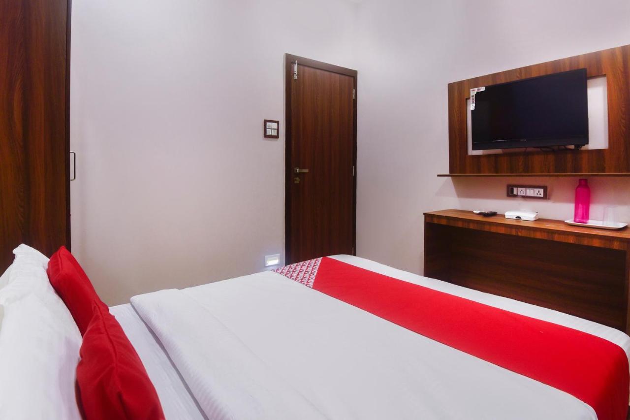 Hotel Blue Sky Residency Мумбаи Экстерьер фото