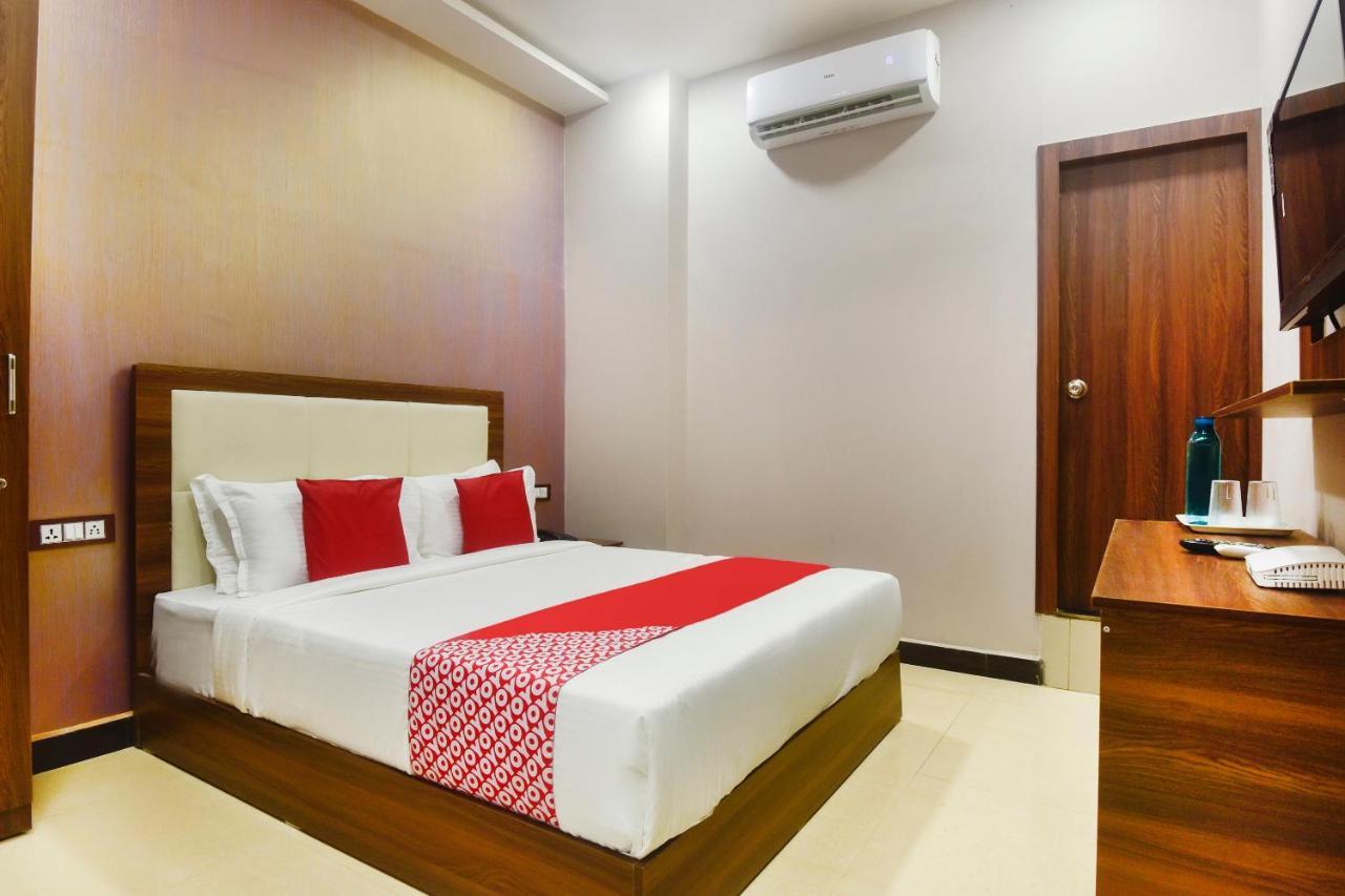 Hotel Blue Sky Residency Мумбаи Экстерьер фото