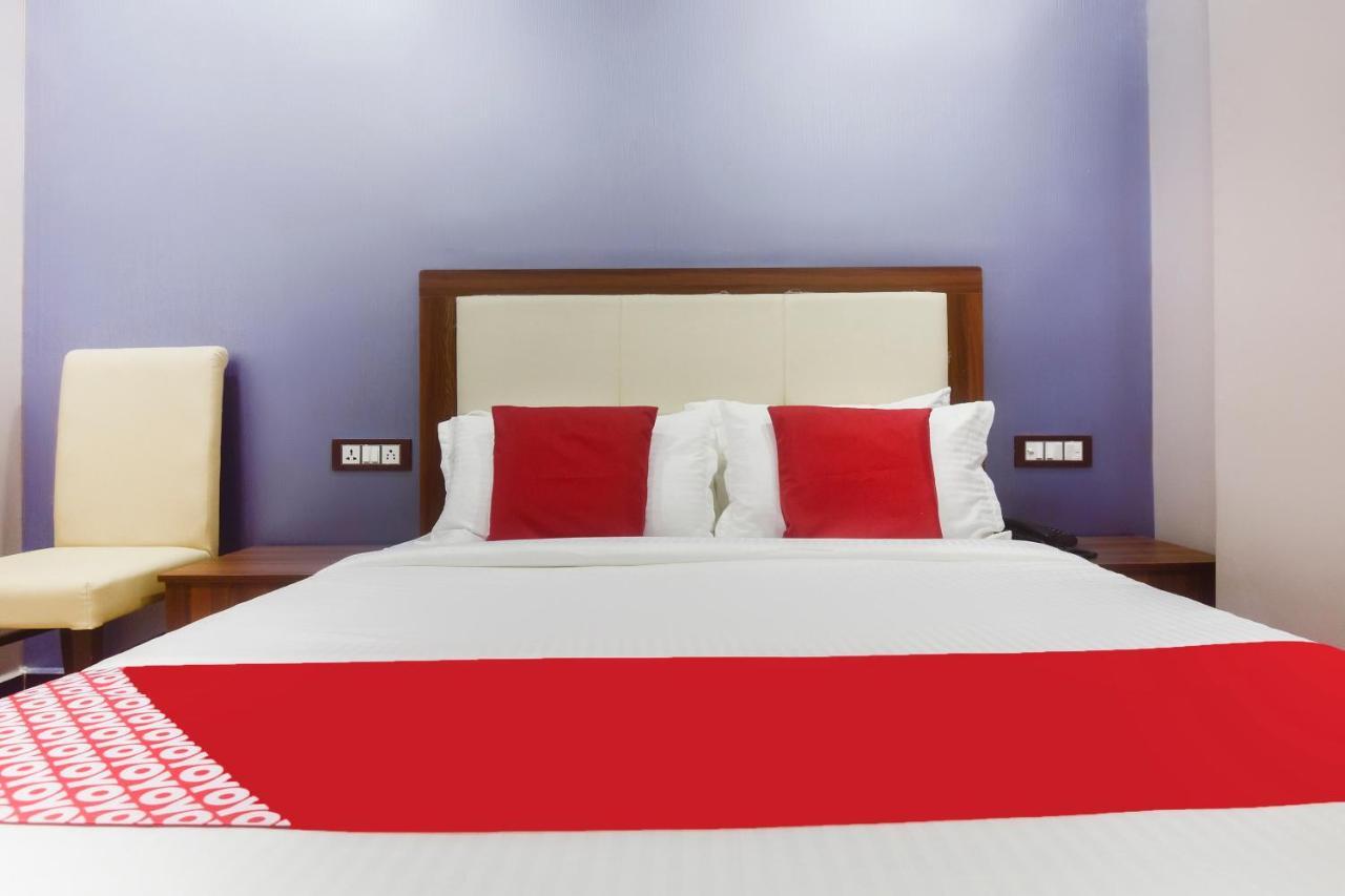 Hotel Blue Sky Residency Мумбаи Экстерьер фото