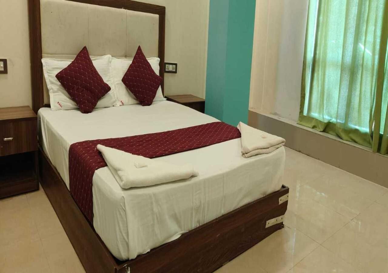 Hotel Blue Sky Residency Мумбаи Экстерьер фото