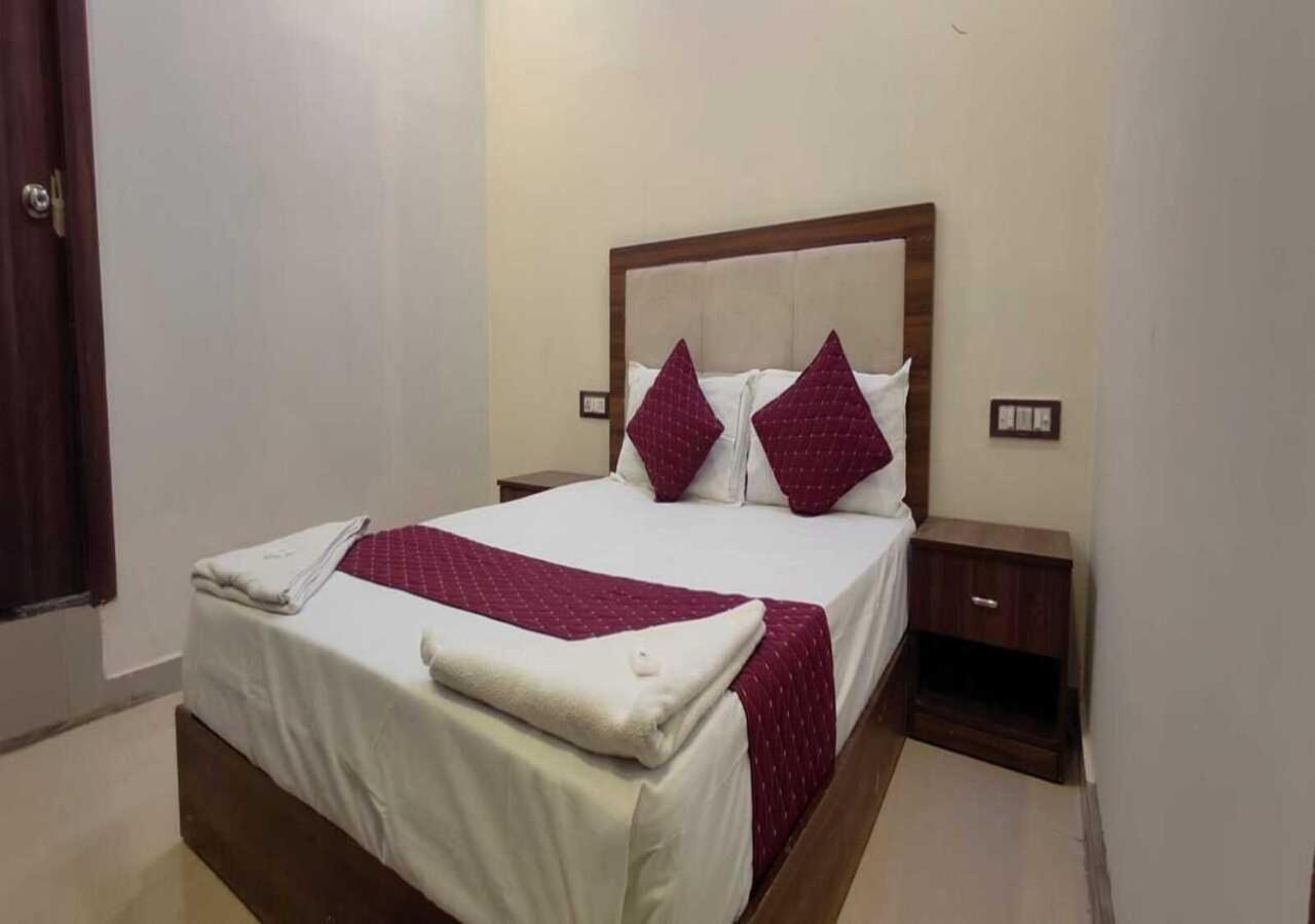Hotel Blue Sky Residency Мумбаи Экстерьер фото