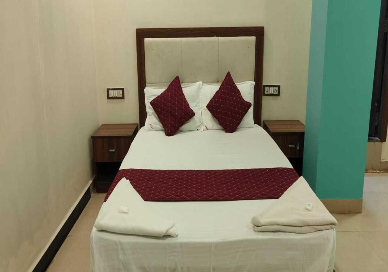 Hotel Blue Sky Residency Мумбаи Экстерьер фото