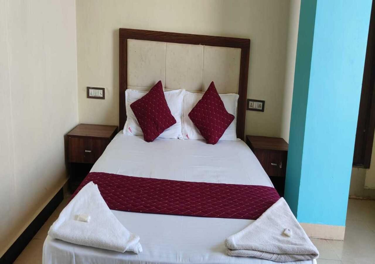 Hotel Blue Sky Residency Мумбаи Экстерьер фото