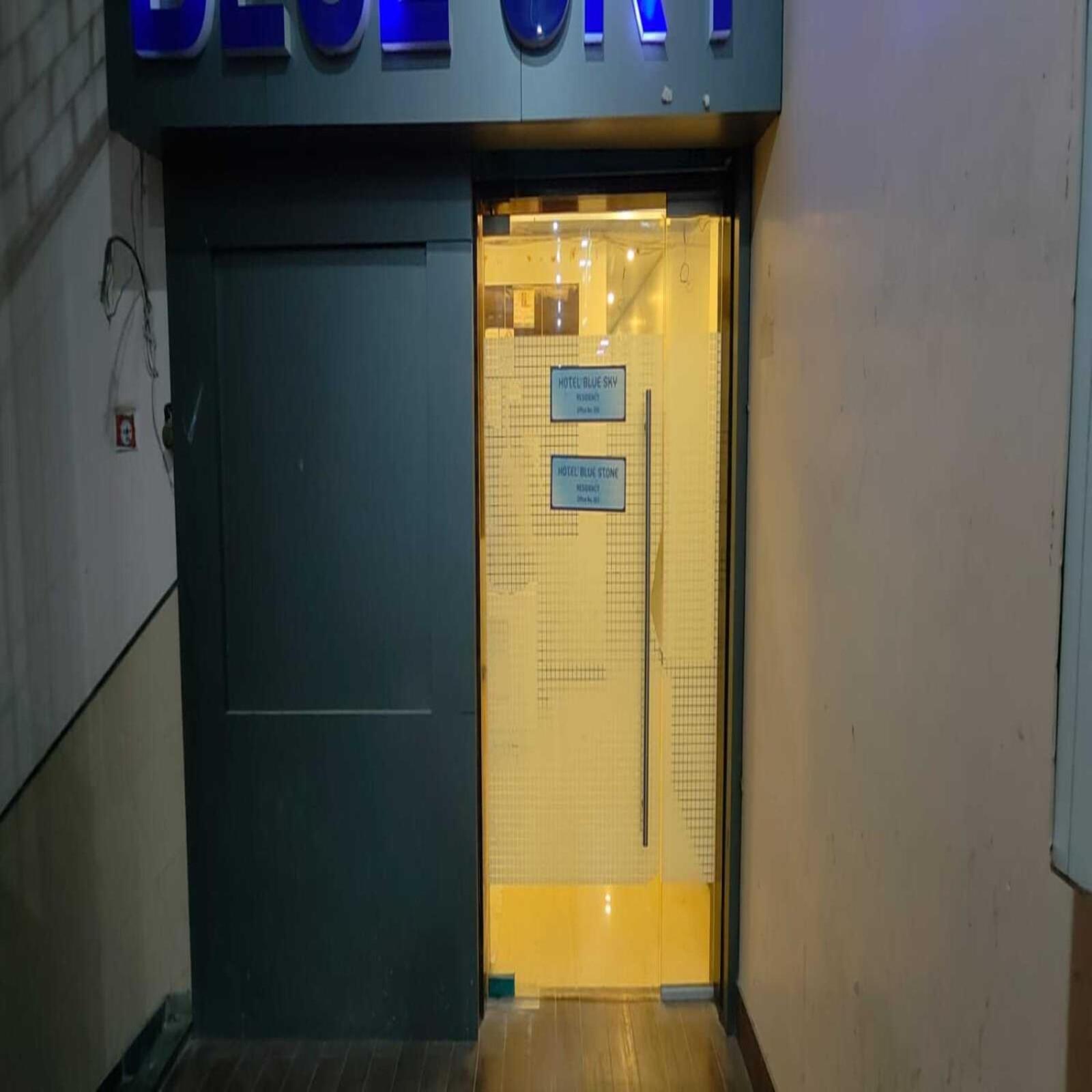 Hotel Blue Sky Residency Мумбаи Экстерьер фото