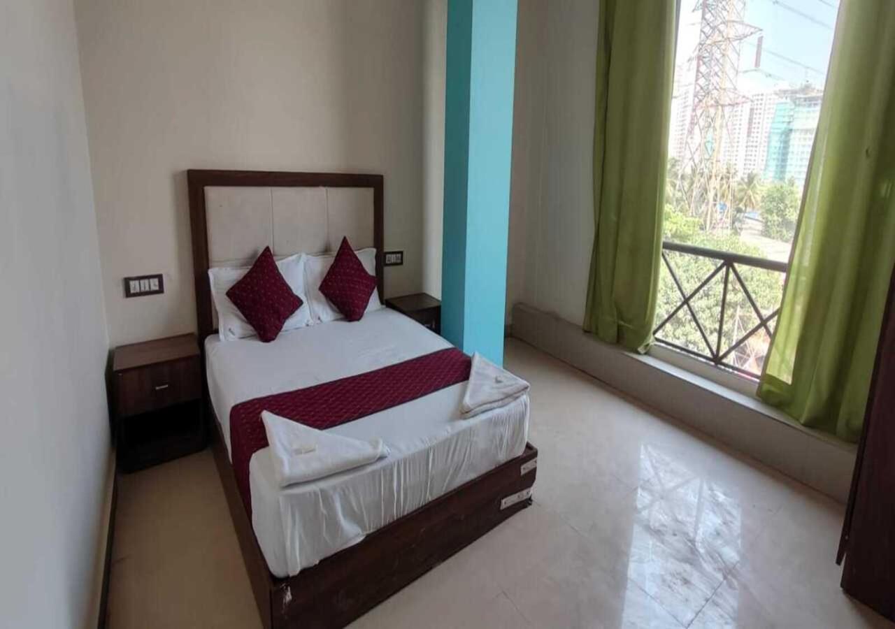 Hotel Blue Sky Residency Мумбаи Экстерьер фото